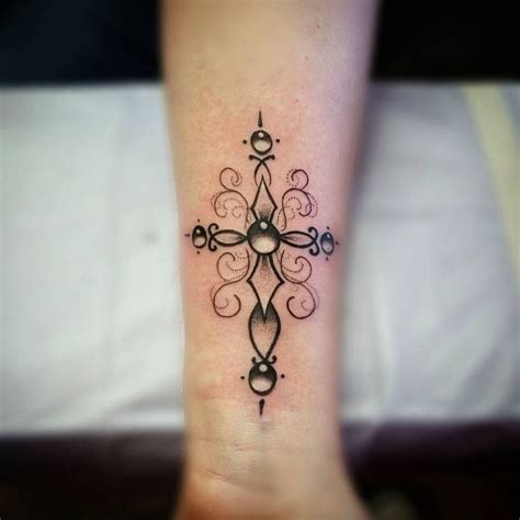 celtic tattoos for women|small feminine celtic cross tattoo.